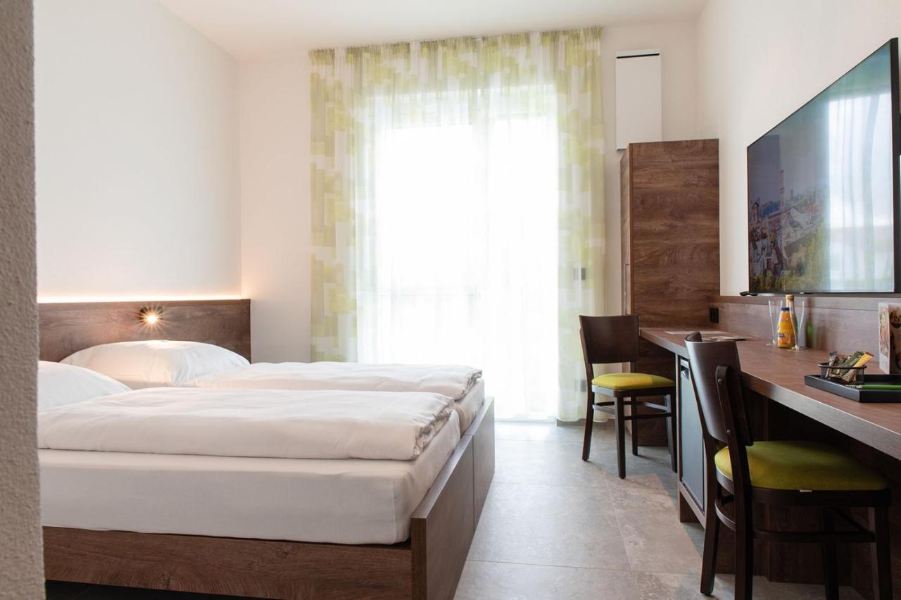 Hotel Gruene Elster Furth Bagian luar foto
